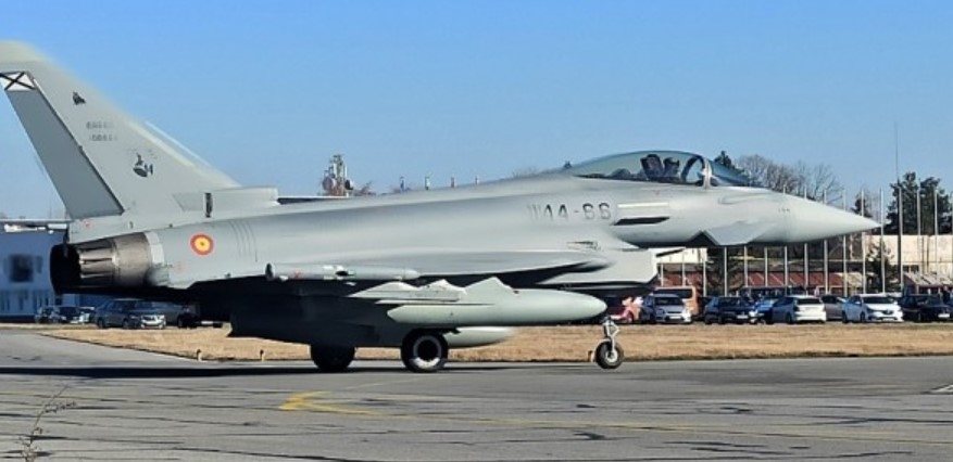 Четири самолета Eurofighter EF 2000 Typhoon II от Военновъздушните сили на